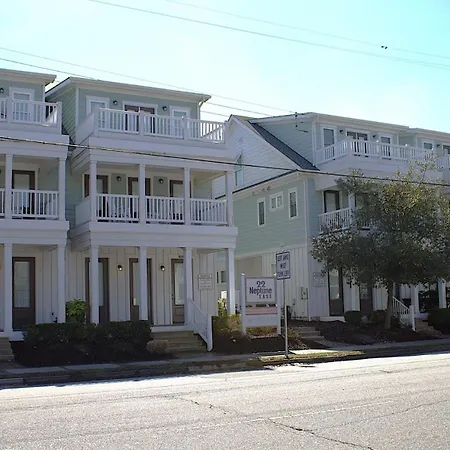 404A The Hilltop House